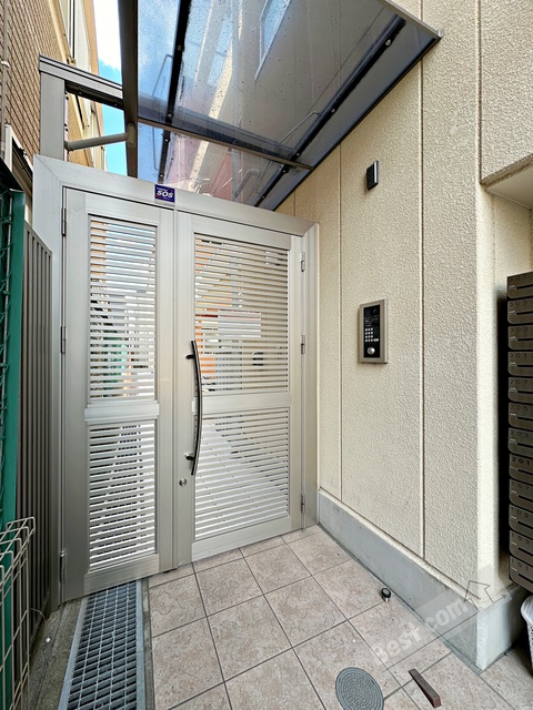 エントランス　オートロック付きで部外者シャットアウト♪