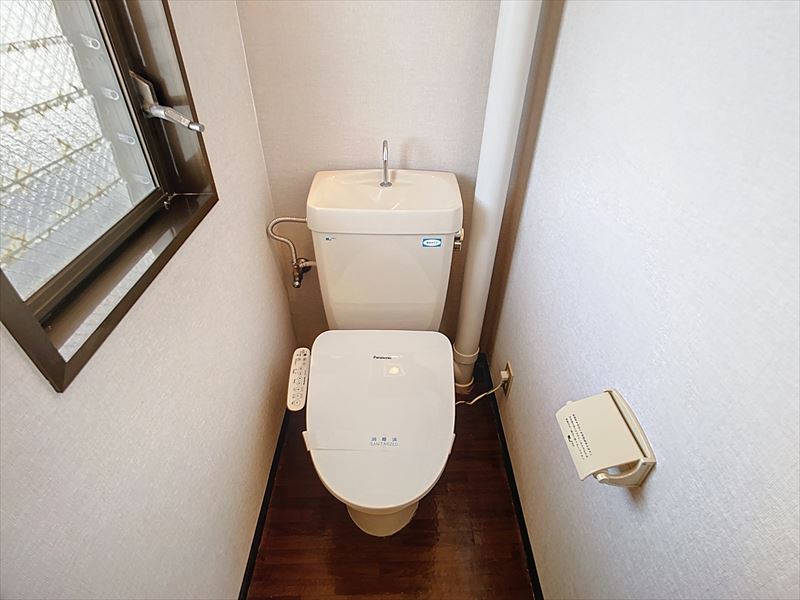 トイレ　※別の部屋の写真です。