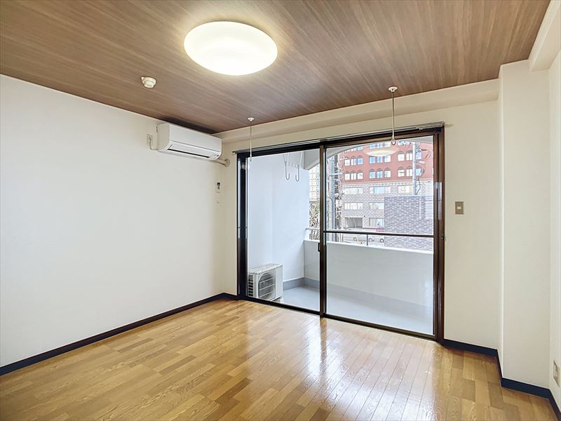 居室・リビング　※別の部屋の写真です。