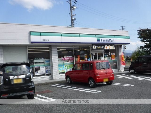 コンビニ　ファミリーマート　信濃松川店（コンビニ）まで1010m