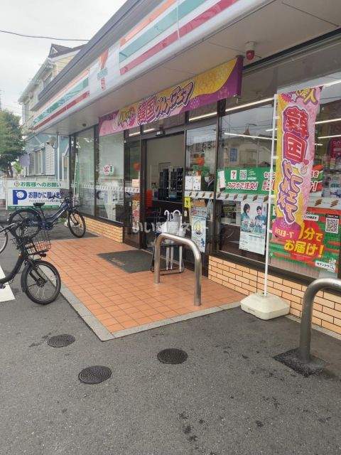 コンビニ　セブンイレブン（コンビニ）まで181m