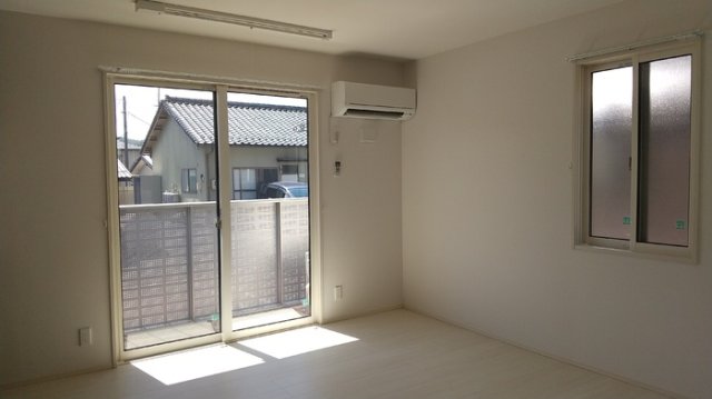 居室・リビング　写真は同建物・別号室の写真です。