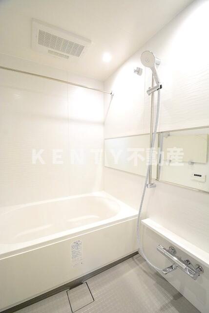 バス・シャワールーム　コンパクトで使いやすいお風呂です