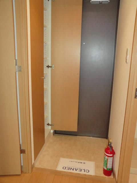 玄関　シューズボックス付