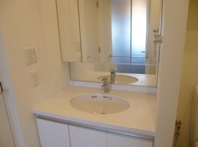 洗面設備　※別部屋の参考写真です。
