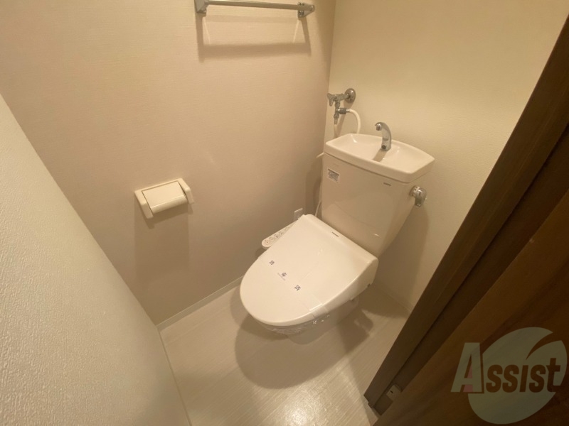 トイレ　トイレです。ウォシュレット付を探している方、おすすめです。