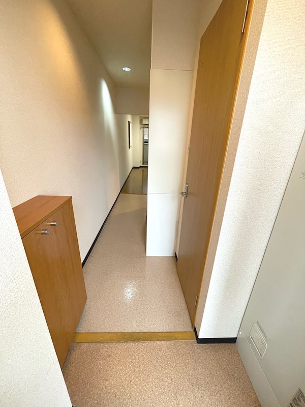 玄関　玄関収納あり
