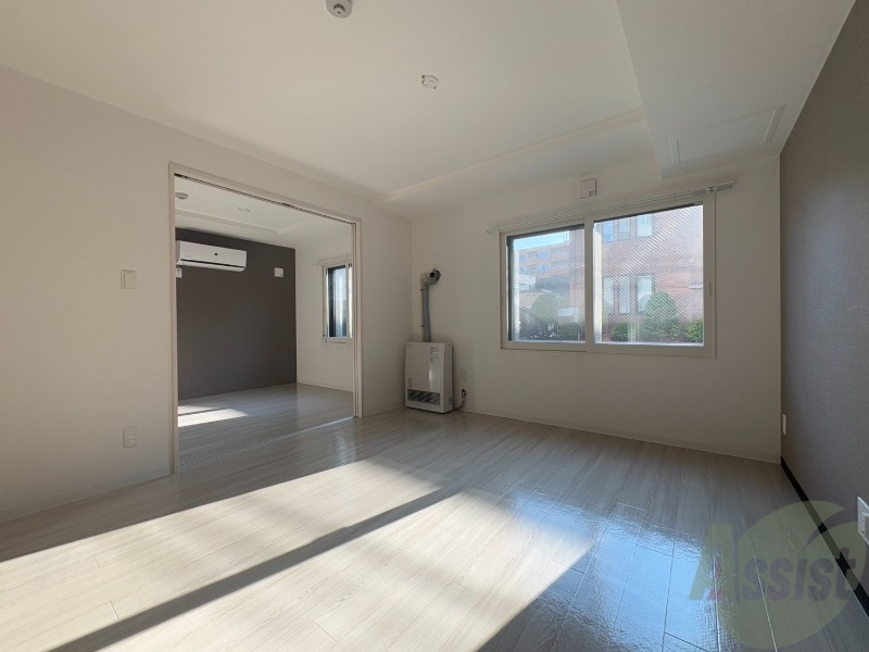 居室・リビング　広くてキレイなお部屋が広がっていて、充実した生活が送れそう。