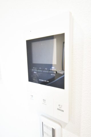 セキュリティ　TVモニターホンは安心ですね。誰か確認してから開けて下さいね