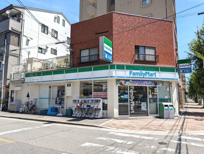 コンビニ　ファミリーマート（コンビニ）まで157m