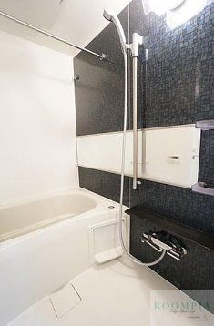 バス・シャワールーム　写真は同マンション別号室のものとなります。