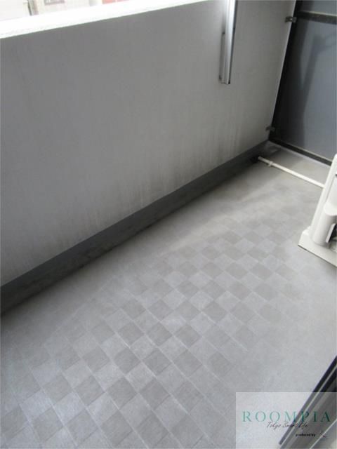 バルコニー　写真は同マンション別号室のものとなります。