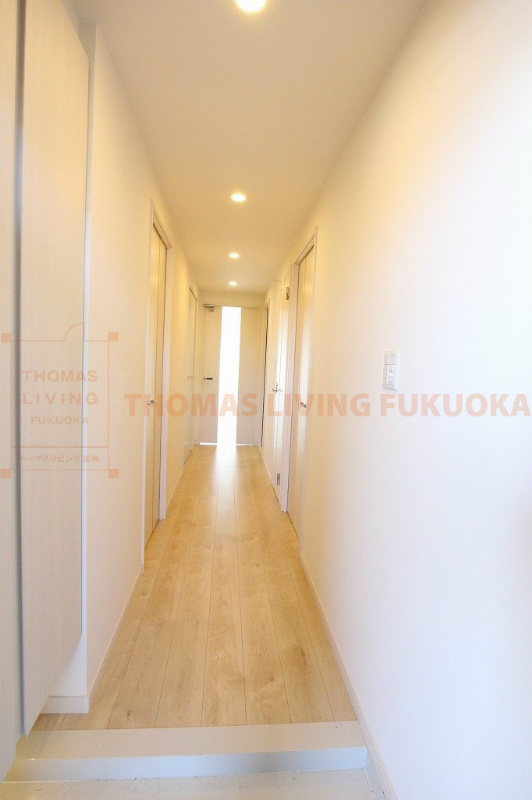 玄関　扉を閉めていただくとお部屋の中を隠していただけます。(写真は
