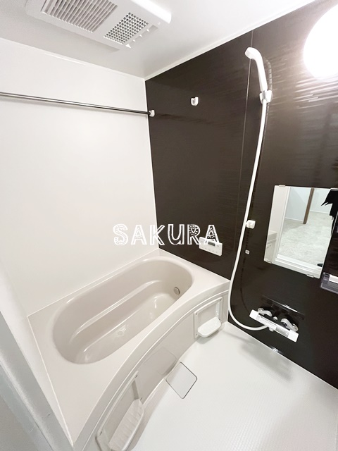 バス・シャワールーム　嬉しい追い焚き・浴室乾燥機付きです♪