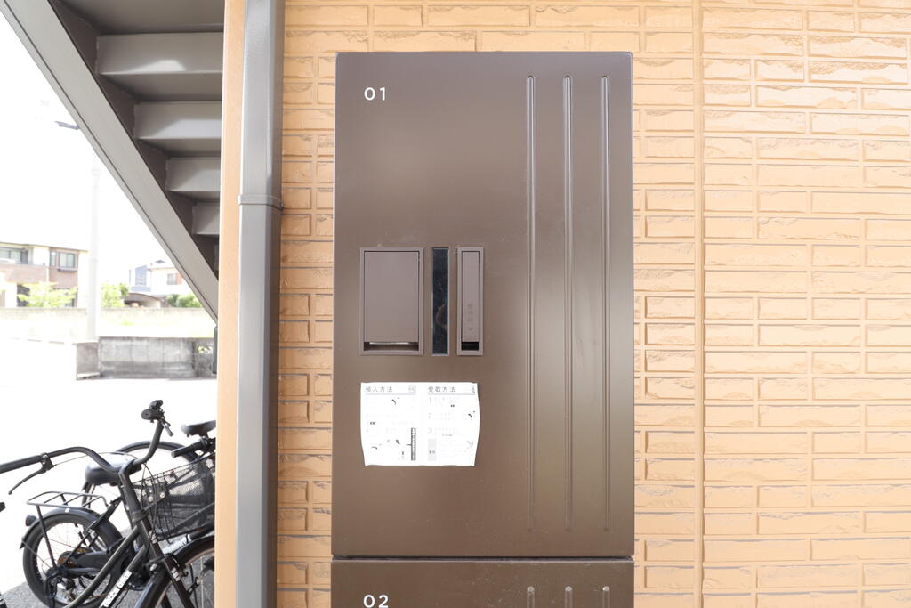 その他　便利な宅配BOX付きです♪
