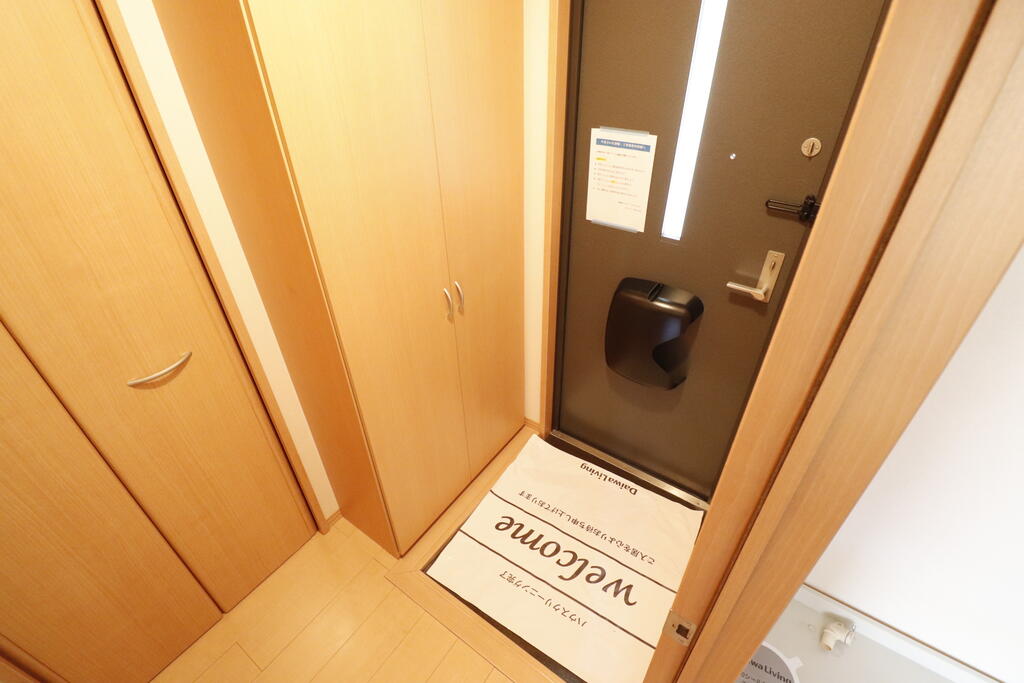 玄関　靴箱・収納付き玄関です♪