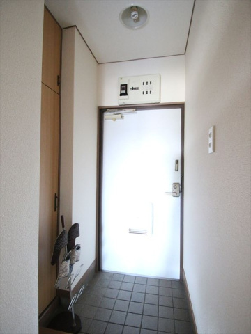 玄関　玄関下駄箱