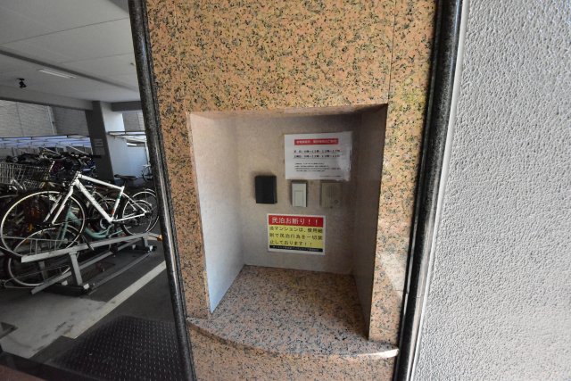セキュリティ　オートロック付きマンション。来訪者は確認のうえ。