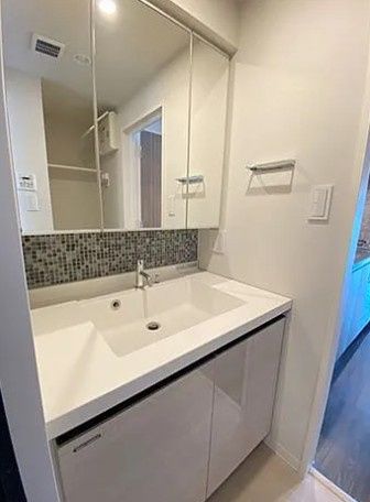 洗面設備　写真は同タイプ住居です。
