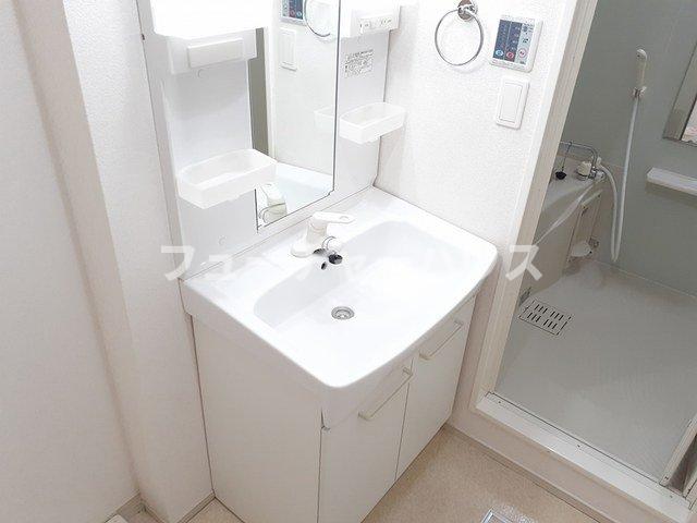 洗面設備　スペースが確保できる洗面所です