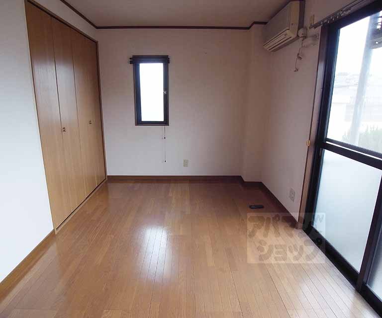 居室・リビング　南向き明るい室内。
