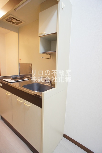 キッチン　キッチンは収納付なので、調理器具など必要な物を収納できます☆