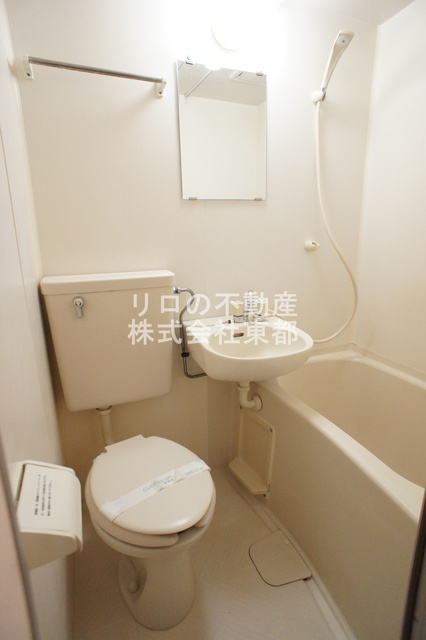 バス・シャワールーム　お掃除しやすい☆洗面台付き３点ユニットです☆