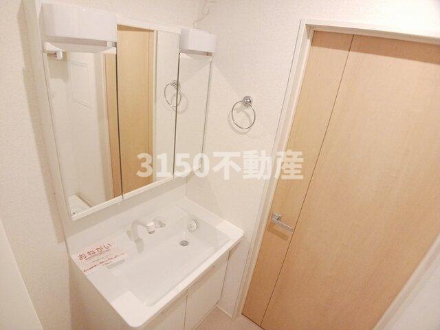 洗面設備　コンパクトで使いやすい洗面所