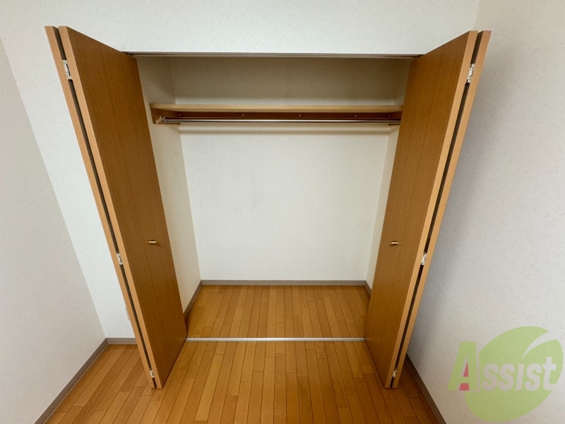 収納　クローゼットは奥行きもあり、荷物が多い方でも安心です。
