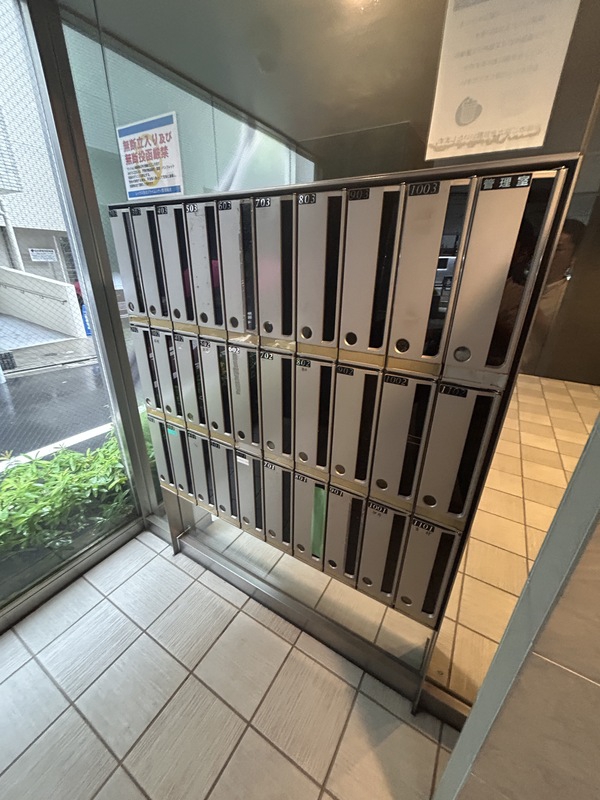 ロビー　集合ポスト