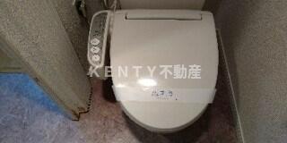 トイレ　落ち着いた色調のトイレです