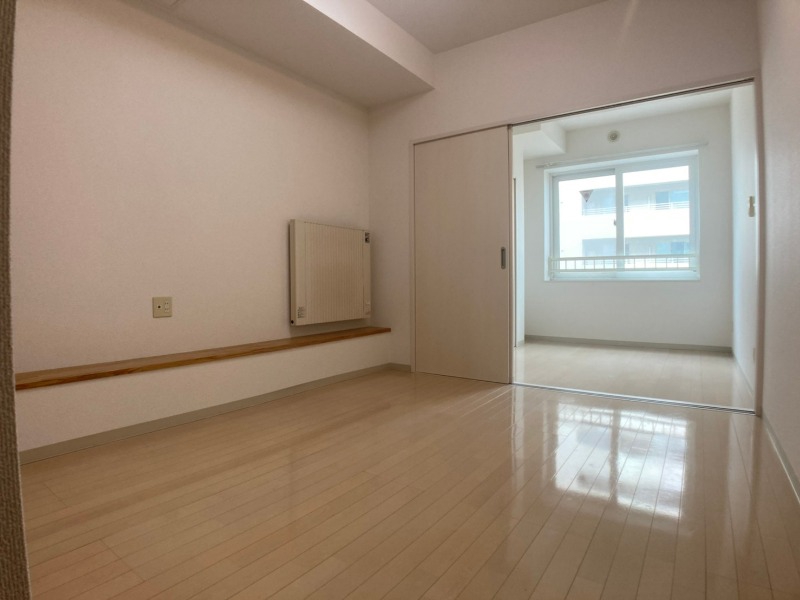 居室・リビング　広くてキレイなお部屋が広がっていて、充実した生活が送れそう。