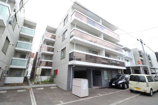 建物外観　鉄筋で頑丈な造り★