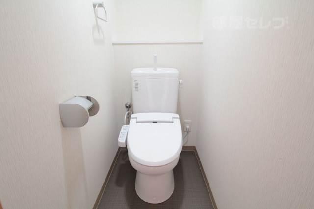 トイレ　ウォシュレット完備のお手洗い。