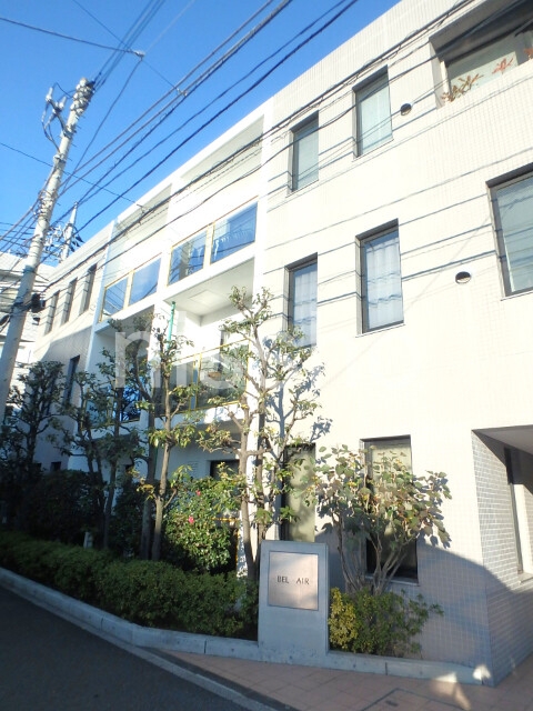 建物外観　スーパー徒歩２分！３階建てＲＣマンション！