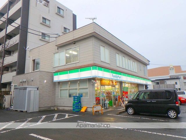 コンビニ　ファミリーマート（コンビニ）まで603m