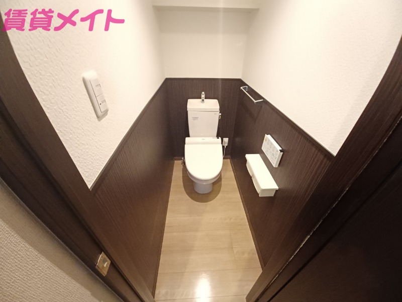 トイレ　同建物別部屋写真です
