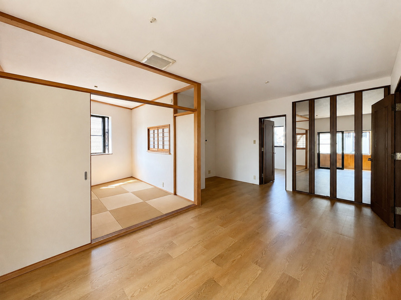 土入戸建の居間写真