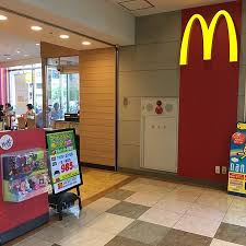 飲食店　マクドナルド四つ木イトーヨーカドー店（飲食店）まで386m