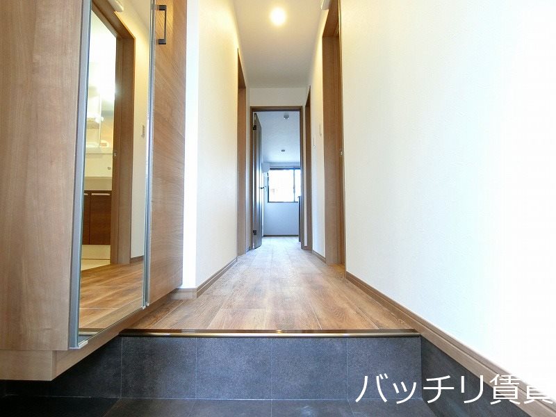 玄関　別号室の画像。現況を優先します。