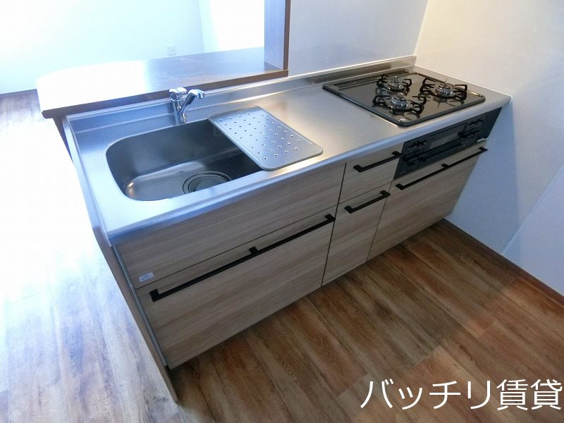 キッチン　別号室の画像。現況を優先します。