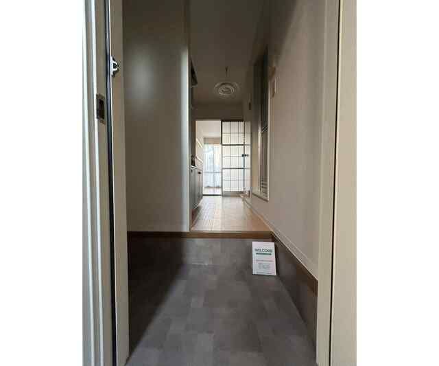 玄関　※写真は同じマンションの違う部屋のものになります。