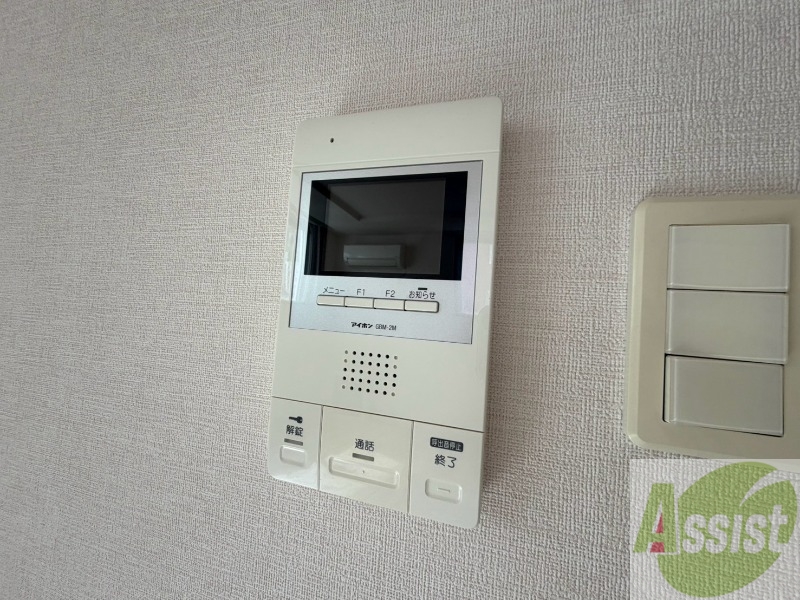セキュリティ　モニターホンなので来客様の顔が見れます。安心ですね！