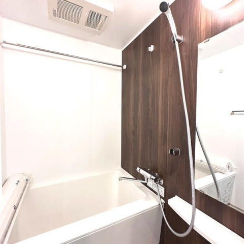 バス・シャワールーム　※写真は同じマンションの違う部屋のものになります。