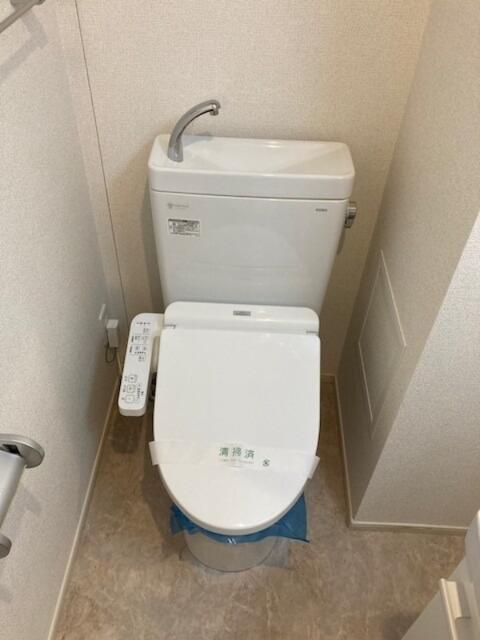 西武新宿線 下落合駅 徒歩3分 2階建 築7年のトイレ写真