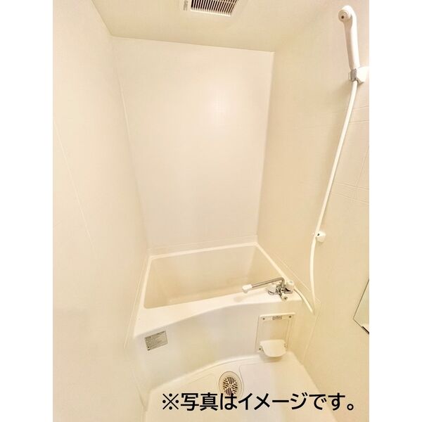地下鉄東山線 本陣駅 徒歩6分 2階建 築19年の風呂写真