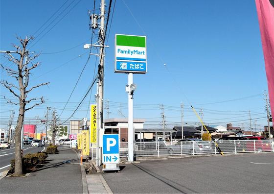 コンビニ　ファミリーマート鈴鹿サーキット前（コンビニ）まで330m
