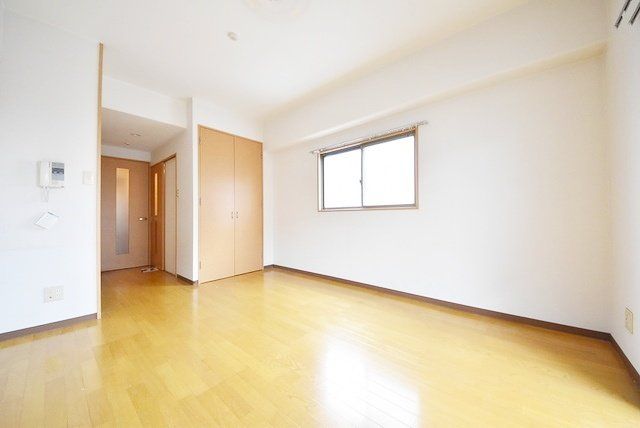 居室・リビング　2面採光が嬉しい明るいお部屋