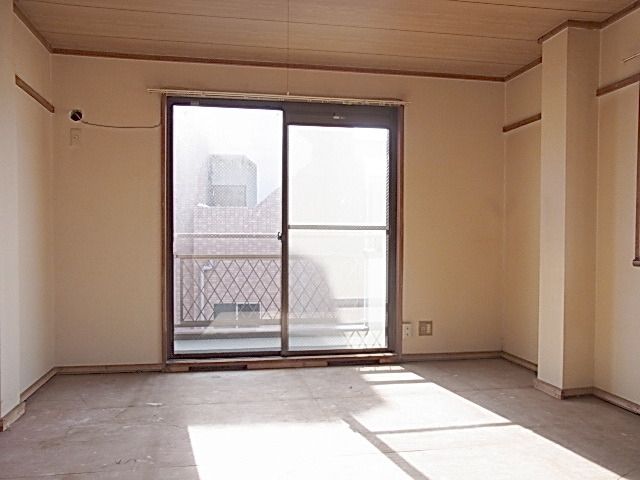 ブライト・ルシヨンの居間写真