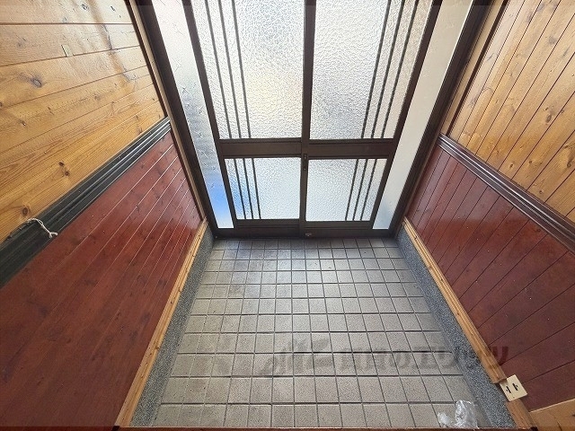近鉄京都線 伊勢田駅 徒歩11分 1階建 築48年の玄関写真